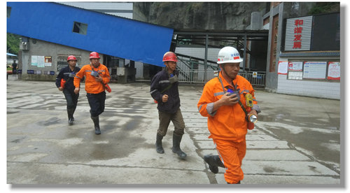 礦業公司蘇家坡礦開展中毒窒息應急救援演練(圖1) 礦業公司蘇家坡礦開展中毒窒息應急救援演練(圖1)