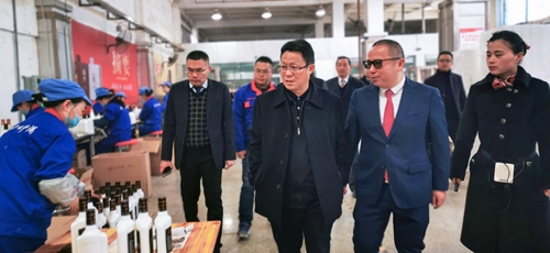 王大真帶隊(duì)到金沙酒業(yè)調(diào)研并指導(dǎo)2020年預(yù)算工作(圖1) 王大真帶隊(duì)到金沙酒業(yè)調(diào)研并指導(dǎo)2020年預(yù)算工作(圖1)