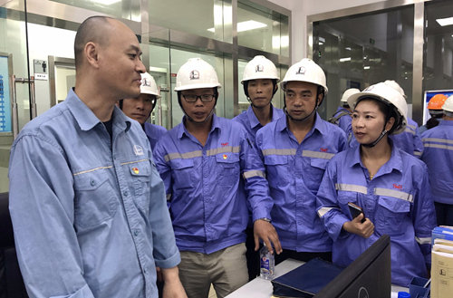 宜化集團(tuán)優(yōu)秀班組長(zhǎng)“三個(gè)一”活動(dòng)圓滿結(jié)束(圖6) 宜化集團(tuán)優(yōu)秀班組長(zhǎng)“三個(gè)一”活動(dòng)圓滿結(jié)束(圖6)