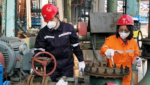 集團領導干部深入基層一線勞動(圖2) 集團領導干部深入基層一線勞動(圖2)