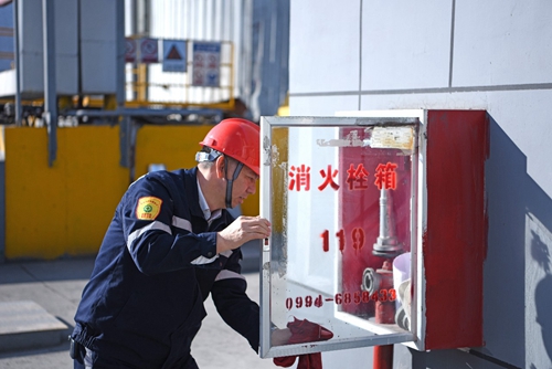 集團領導干部深入基層一線勞動(圖5) 集團領導干部深入基層一線勞動(圖5)