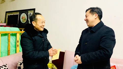 集團領導春節前走訪慰問一線職工、困難職工和離退休老干部(圖3) 集團領導春節前走訪慰問一線職工、困難職工和離退休老干部(圖3)