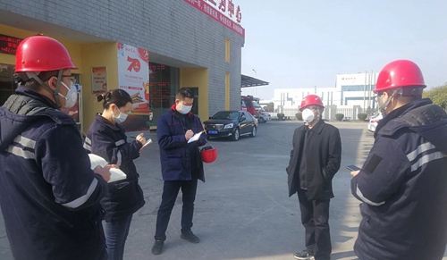 王大真到股份公司、楚星公司和松滋肥業(yè)現(xiàn)場檢查疫情防控及安全生產(chǎn)情況(圖2) 王大真到股份公司、楚星公司和松滋肥業(yè)現(xiàn)場檢查疫情防控及安全生產(chǎn)情況(圖2)