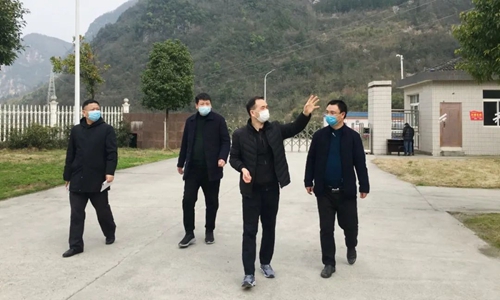 周金平到礦業(yè)公司檢查疫情防控及復工復產(chǎn)工作(圖1) 周金平到礦業(yè)公司檢查疫情防控及復工復產(chǎn)工作(圖1)