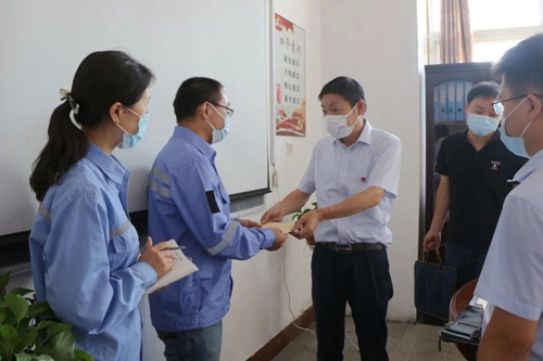 吳正新到股份公司檢查指導工作(圖2) 吳正新到股份公司檢查指導工作(圖2)