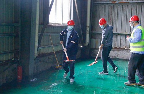 集團總部機關干部到股份公司勞動(圖3) 集團總部機關干部到股份公司勞動(圖3)