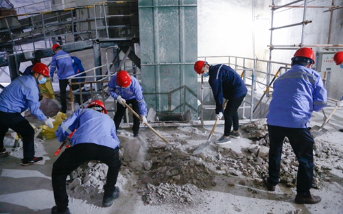 集團總部機關干部到股份公司勞動(圖6) 集團總部機關干部到股份公司勞動(圖6)