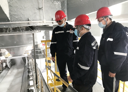 王大真到新疆宜化、新疆宜化礦業(yè)走訪慰問干部職工(圖5) 王大真到新疆宜化、新疆宜化礦業(yè)走訪慰問干部職工(圖5)