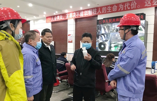 王大真到新疆天運走訪慰問干部職工(圖1) 王大真到新疆天運走訪慰問干部職工(圖1)