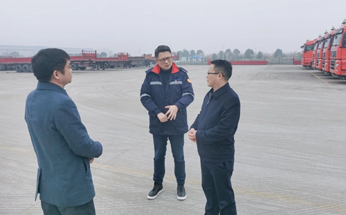 王大真在股份公司一線向全集團(tuán)廣大干部職工拜年(圖15) 王大真在股份公司一線向全集團(tuán)廣大干部職工拜年(圖15)