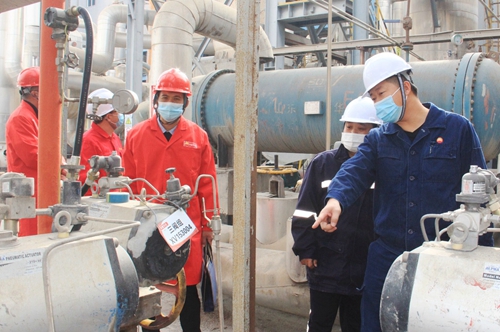 國務(wù)院安委辦危化品重點縣專家組到新疆天運開展安全生產(chǎn)指導(dǎo)服務(wù)工作(圖1)