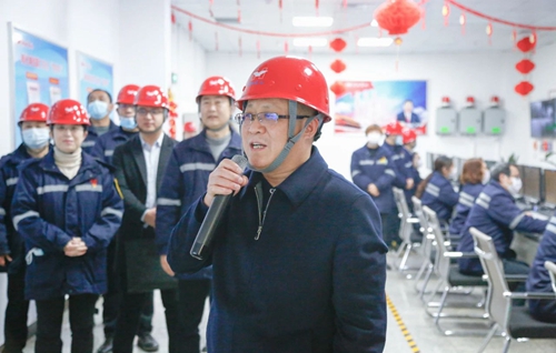 王大真在股份公司一線向全集團(tuán)廣大干部職工拜年(圖2) 王大真在股份公司一線向全集團(tuán)廣大干部職工拜年(圖2)