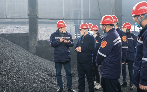 王大真在股份公司一線向全集團(tuán)廣大干部職工拜年(圖9) 王大真在股份公司一線向全集團(tuán)廣大干部職工拜年(圖9)