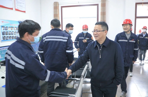 王大真在股份公司一線向全集團(tuán)廣大干部職工拜年(圖6) 王大真在股份公司一線向全集團(tuán)廣大干部職工拜年(圖6)