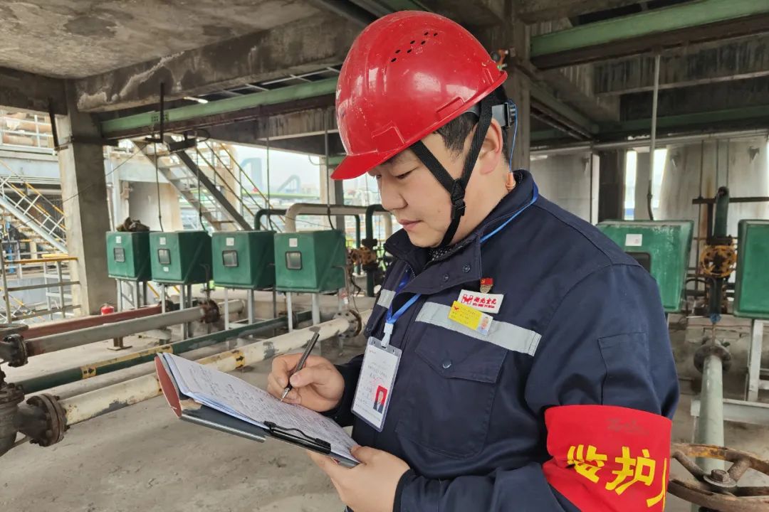 【宜化榜樣】股份公司馬向勇:潛心鉆研,讓青春在奮進(jìn)中閃耀(圖4) 【宜化榜樣】股份公司馬向勇:潛心鉆研,讓青春在奮進(jìn)中閃耀(圖4)