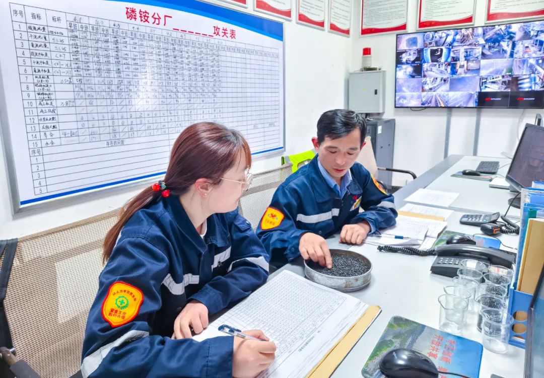 股份公司磷銨分廠:優化生產提質量,深挖潛力創效益(圖4) 股份公司磷銨分廠:優化生產提質量,深挖潛力創效益(圖4)