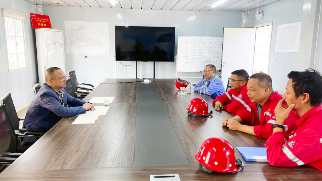 化機公司黨委書記、董事長、總經(jīng)理楊中澤到楚星項目現(xiàn)場辦公(圖3)