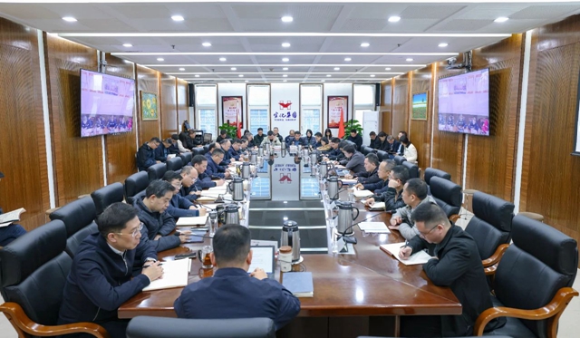 宜化集團(tuán)領(lǐng)導(dǎo)班子深入貫徹中央八項(xiàng)規(guī)定精神學(xué)習(xí)教育讀書班舉行集體學(xué)習(xí)研討