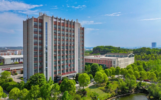 宜化集團(tuán)獲評國家級高技能人才培訓(xùn)基地(圖1) 宜化集團(tuán)獲評國家級高技能人才培訓(xùn)基地(圖1)