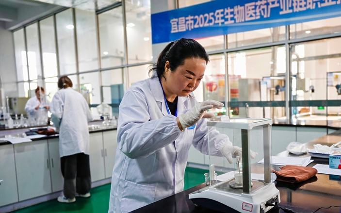 以賽礪精兵技強(qiáng)展風(fēng)采！宜化集團(tuán)在2025年“藥谷杯”職業(yè)技能競(jìng)賽中斬獲佳績(jī)(圖1)