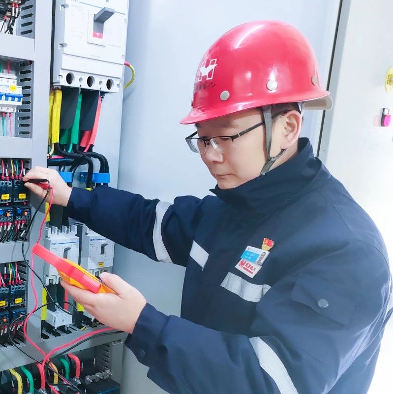 【宜化榜樣】楚星公司江剛：扎根一線，保障電氣設(shè)備平穩(wěn)運(yùn)行